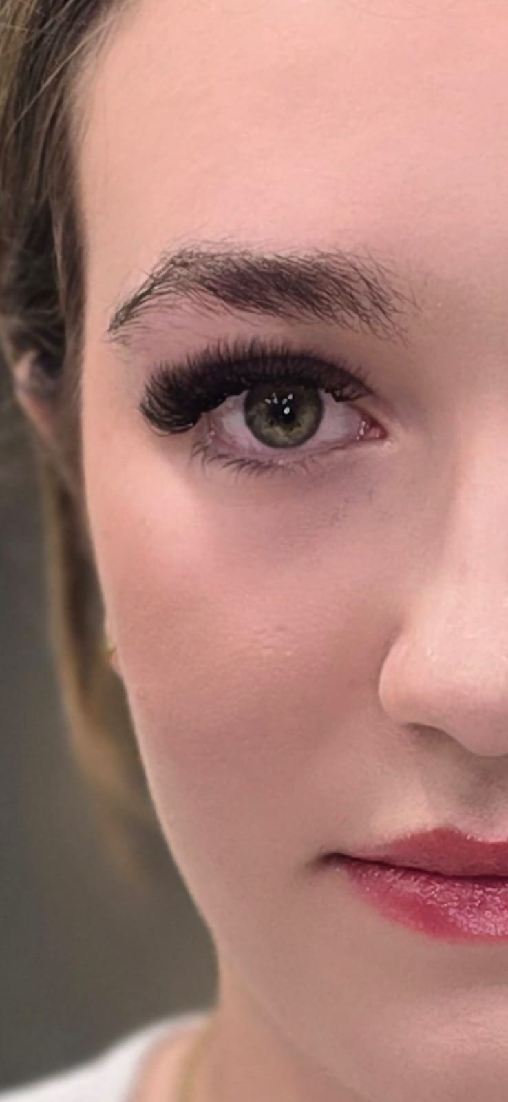 Voluminöse Wimpernarbeit von Olga