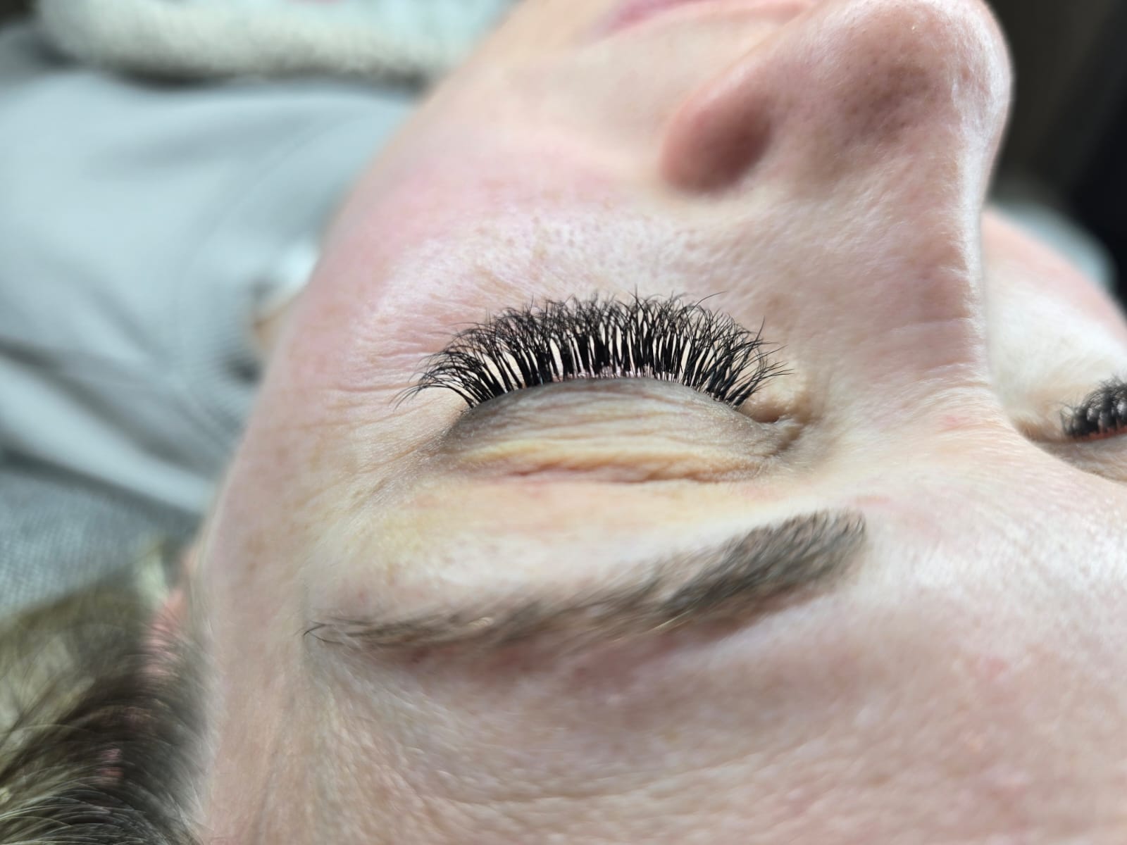 Wimpernverlängerung im Detail