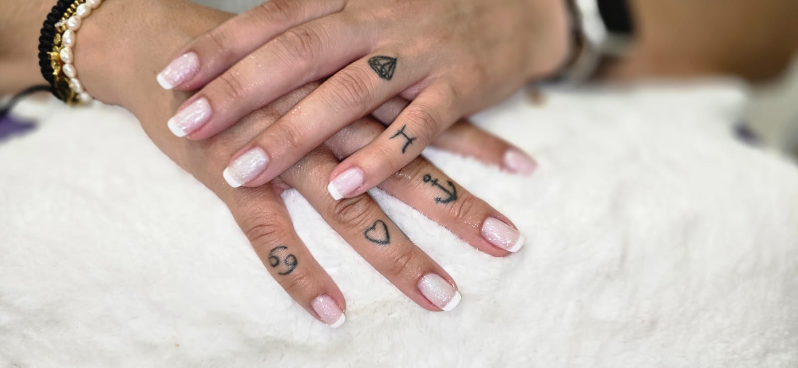 French Nail Detail von Olga