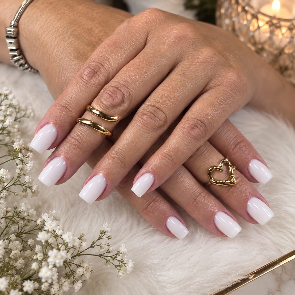 Elegante weiße Nägel von Olga